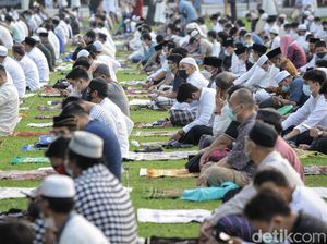 Khatib Salat Id Masjid Agung Al Azhar Ajak Jemaah Doakan-Bantu Palestina