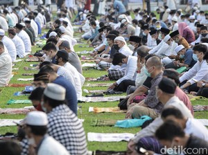 Khatib Salat Id Masjid Agung Al Azhar Ajak Jemaah Doakan-Bantu Palestina