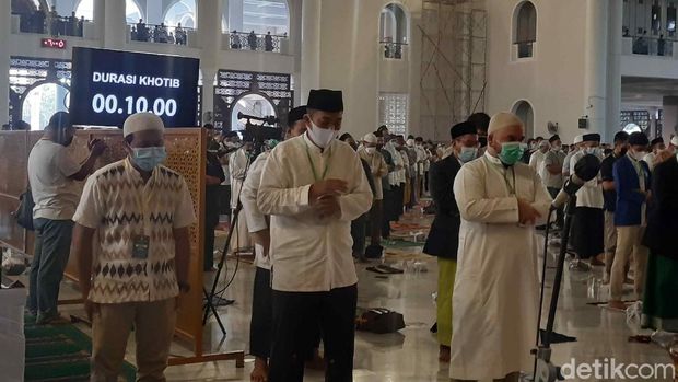 Potret Salat Id di Masjid Al-Akbar Surabaya Bersama Gubernur Khofifah
