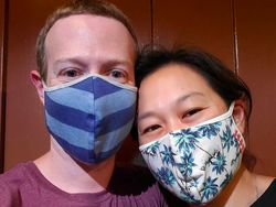 Mesra Banget, Zuckerberg Ulang Momen Pernikahan dengan Istri