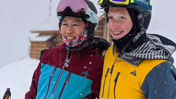 Sebagai wanita karier dan seorang ibu, Priscilla sebisa mungkin mengatur waktu antara pekerjaan dan keluarganya. Ia dan Mark tetap menyempatkan berkencan tanpa membicarakan pekerjaan. Foto: Instagram