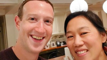 Ini salah satu foto terbaru yang dipajang Mark Zuckerberg bersama sang istri tercinta. Foto: Instagram