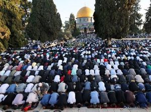 Ribuan Warga Palestina Salat Id di Masjid Al-Aqsa