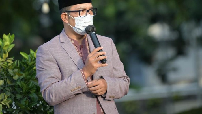 Ridwan Kamil mengizinkan warga silaturahmi asalkan protokol kesehatan ketat