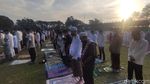 Saat Warga Cianjur Salat Id di Lapangan Taman Prawatasari