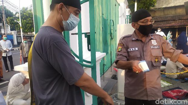 Salat Id Lebaran 1422 H di Masjid Cut Meutia, 13 Mei 2021