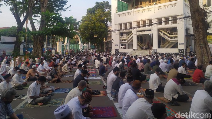 Salat Id Lebaran 1422 H di Masjid Cut Meutia, 13 Mei 2021