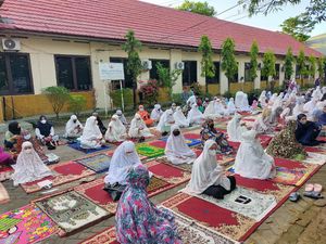 Warga Makassar Salat Id di Jalan, Katib Ceramah soal Corona di India