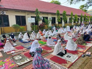 Warga Makassar Salat Id di Jalan, Katib Ceramah soal Corona di India