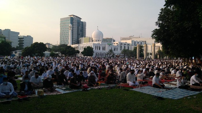 Suasana salat Id di Masjid Agung Al Azhar Jaksel