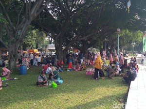 8 Ribuan Orang Kunjungi TMII di Hari Lebaran, Pengurus: Kangen Kampung