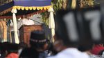 Terapkan Prokes Ketat, Warga Bandung Salat Id di Lapangan Terbuka