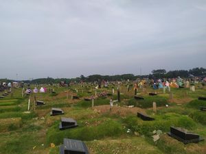 TPU Tegal Alur Jakbar Ramai Peziarah Sore Ini