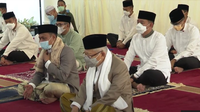 Wapres Maruf Amin melaksanakan salat Id di ruamh dinas (Screenshot video setwapres)
