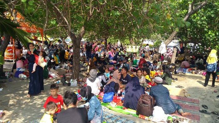 31 Ribu Pengunjung Padati Ancol, Akses ke Pantai Dibatasi (Foto: Adhyasta Dirgantara/detikcom)