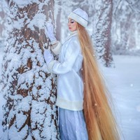 Sekarang aku telah memiliki rambut panjang yang unik karena rambutku telah melampaui tinggi badanku, dan aku sangat menyukainya, ujar Alena, seperti dikutip dari Daily Star.  Foto: dok. Instagram/alenuwka_longhair