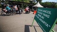 Guna mengantisipasi penyebaran virus Corona, jumlah wisatawan yang berkunjung ke kawasan wisata Ancol pun dibatasi dengan kapasitas 30 persen.