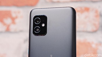 Kamera keduanya berukuran 12 MP menggunakan sensor Sony IMX363. Kamera ini bisa berfungsi sebagai lensa ultrawide, selain itu punya kemampuan memotret makro dengan jarak 4 cm. Foto: Adi Fida Rahman/detikINET