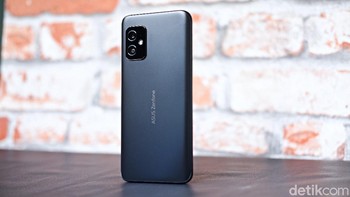 Selain Horizon Silver, Asus menghadirkan warna Obsidian Black yang detikINET unboxing. Foto: Adi Fida Rahman/detikINET