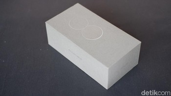 Inilah kotak kemasan Zenfone 8. Foto: Adi Fida Rahman/detikINET