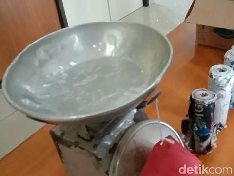 Barang bukti ledakan petasan maut di Kudus, Jumat (14/5/2021).
