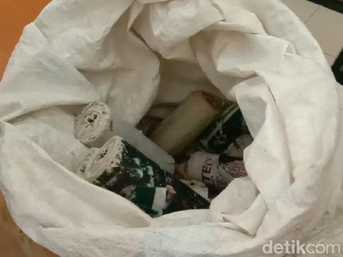 Barang bukti ledakan petasan maut di Kudus, Jumat (14/5/2021).