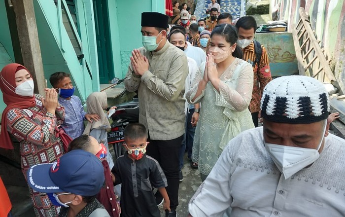 Bobby & Kahiyang Tinjau Warga Terdampak Banjir Sungai Deli
