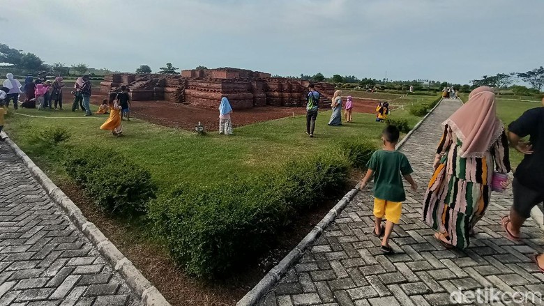 Candi Batujaya Karawang Candi Batujaya Karawang