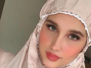 Masya Allah! Warganet Sebut Cinta Laura Bak Barbie Salihah