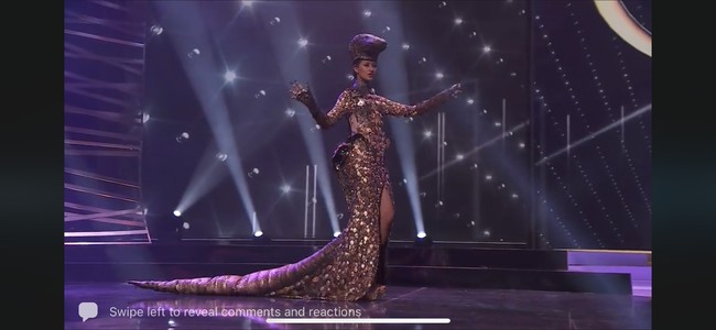 Kostum ini merupakan buah kolaborasi desainer mode Diana M. Putri dari Diana Couture dan desainer aksesori Yuling Hoo dan Silvy Prajogo dari Le Ciel Design. Diana Putri menggunakan payet tiga dimensi berwarna hitam dan emas, demi menciptakan tekstur yang sama seperti kulit komodo. Aspek robotik juga hadir pada kostum ini lewat permainan lampu merah yang berkilauan di sekitaran bahu. (Foto: Facebook/Miss Universe)