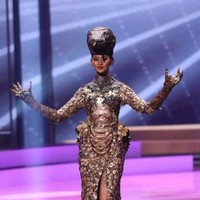 Kepada Wolipop detikcom, Mega Angkasa, Kepala Departemen Komunikasi Yayasan Puteri Indonesia, yang menyaksikan langsung perhelatan tersebut, mengatakan penampilan Ayuma di National Costume Miss Universe 2020 sukses memukau para penonton, tak cuma Indonesia tapi juga seluruh dunia. (Foto: Getty Images via AFP/RODRIGO VARELA)