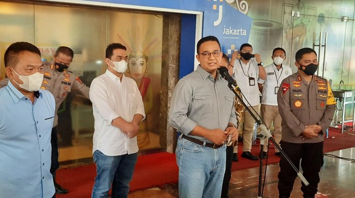 Gubernur DKI Jakarta Anies Baswedan usai rakor dengan Kapolda Metro Jaya dan Pangdam Jaya