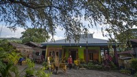 Lamahala sendiri berkembang menjadi kerajaan Islam di Pulau Adonara sejak akhir abad ke-14 atau bersamaan dengan masuknya Islam dari Demak dan Bugis ke Flores serta pulau-pulau lain di sekitarnya, termasuk Adonara.    