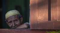 Selain Lamahala, di Pulau Adonara juga terdapat dua kerajaan Islam lainnya, antara lain Kerajaan Trong di sisi barat pulau dan Kerajaan Adonara di sisi utara pulau. Lamahala sendiri menguasai sisi selatan Pulau Adonara hingga Pulau Leur di dekat Pulau Lembata.