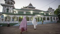 Sejak berdirinya hingga medio 1940-an, Raja Lamahala tidak sekadar sebagai lembaga adat setempat, tetapi juga sebagai pemimpin negara yang mengatur segala sendi kehidupan masyarakatnya.  