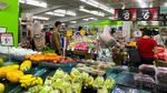 Jelang Lockdown, Warga Singapura Ramai-ramai Belanja Kebutuhan Pokok