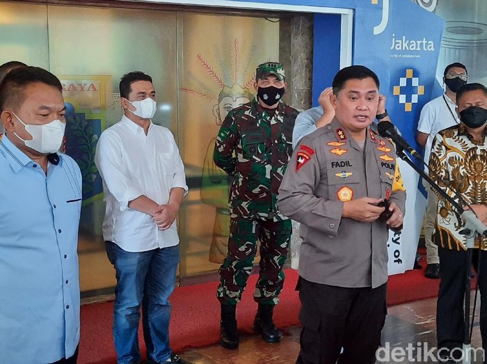 Kapolda Metro Jaya, Irjen Fadil Imran di Balai Kota DKI Jakarta (Yogi/detikcom)