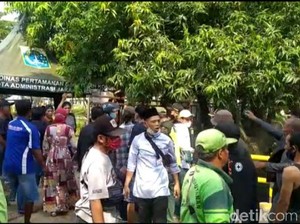 Gempar Penutupan TPU Bikin Peziarah di Jakbar Jebol Pagar