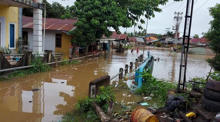 Kondisi banjir di Kabupaten Kapuas Hulu, Kalimantan Barat, Kamis (13/5). FOTO: BPBD Kabupaten Kapuas Hulu.