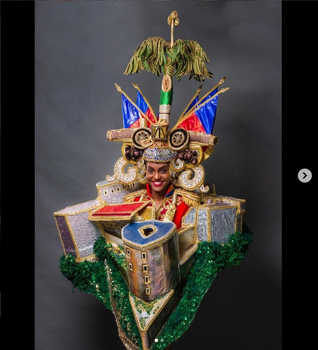 Kostum nasional Miss Universe Haiti, Eden Berandoive, yang satu ini terinspirasi dari dua elemen kunci dalam sejarah Republik kulit hitam pertama, The National Armories dan La Citadelle Laferriere.  Foto: Instagram