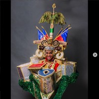 Kostum nasional Miss Universe Haiti, Eden Berandoive, yang satu ini terinspirasi dari dua elemen kunci dalam sejarah Republik kulit hitam pertama, The National Armories dan La Citadelle Laferriere.  Foto: Instagram
