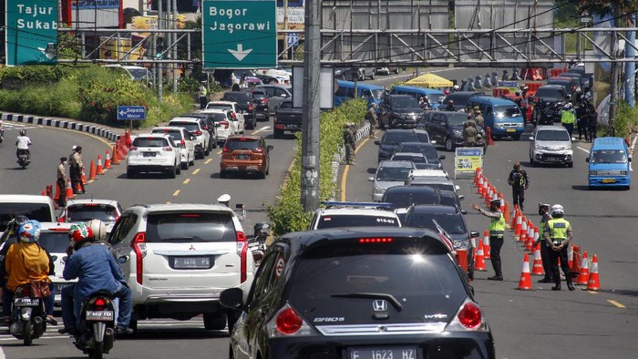 Libur Lebaran, Ada Penyekatan Kendaraan di Kawasan Puncak Bogor Puncak kerap jadi destinasi wisata andalan saat libur Lebaran. Namun sudah tahu belum, ada penyekatan kendaraan lho di kawasan Puncak libur Lebaran tahun ini.