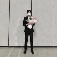 Na In Woo mendapat nominasi Aktor Pendatang Baru Terbaik, berkat aktingnya dalam drama Korea River Where the Moon Rises. Inilah gaya sang aktor yang tengah naik daun dan menyesuaikan dress code acara. Foto: dok. Instagram 10042n00