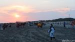 Kala 6.000 Orang Kunjungi Pantai Parangtritis di Sore Hari