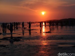 Uji Coba Cashless di Parangtritis, Cuma 7 Orang yang Bayar