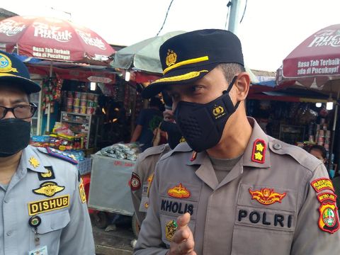 Pelabuhan Kali Adem, Muara Angke disesaki warga hendak ke Kepulauan Seribu