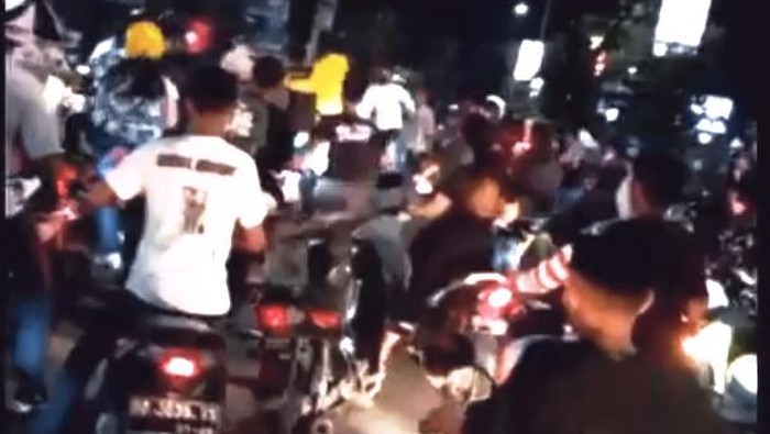 Pengantar jenazah ribut dengan pengendara di Makassar