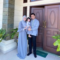 Miss Grand International 2016 Ariska Putri Pertiwi baru-baru ini memutuskan mantap berhijab. Tepatnya pada momen Ramadhan. Wanita yang akrab disapa Ika ini sering kali tampil dengan hijab berwarna cerah. Foto: Instagram