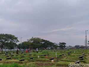 Nasib Pedagang Kembang di TPU Tanah Kusir Setelah Larangan Ziarah