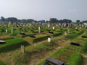 Kecewanya Peziarah di TPU Tegal Alur: Yang Larang Itu Salah!